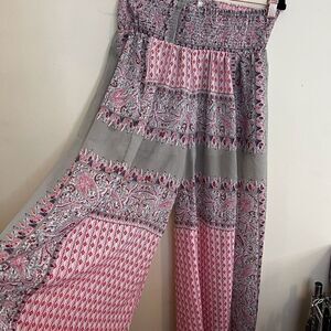 Bohemian vibes wide leg pant. Fully lined. Size S